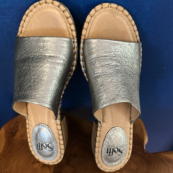 Women's Sofft Nalanie Silver Metalic Leather Slide Sandals Size 9.5 - Picture 5 of 6